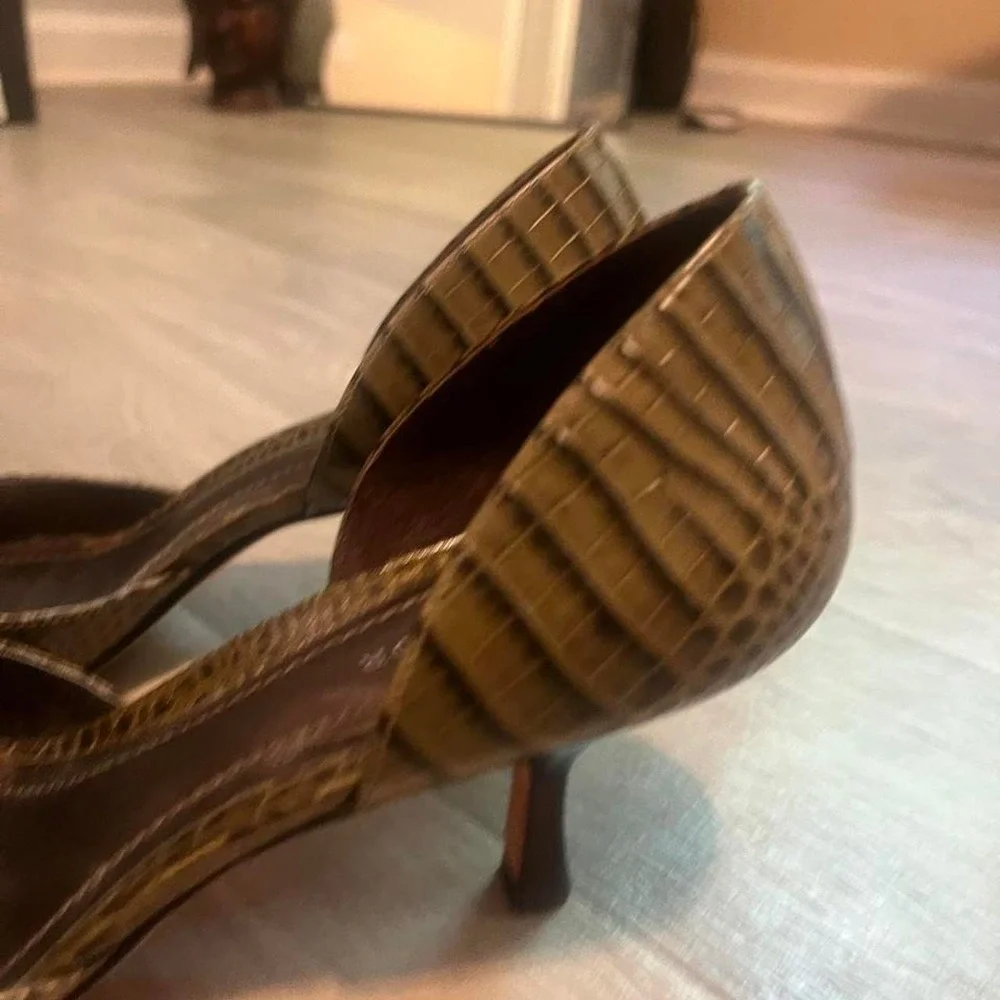 Ann Taylor brown crocodile skin texture kitten heels in US 6.5 Eegance